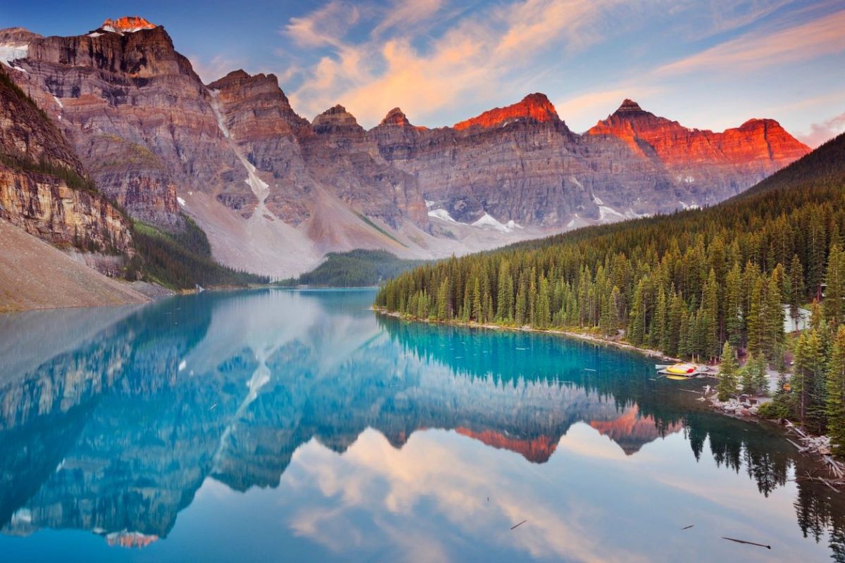 Beautiful River between Mountains